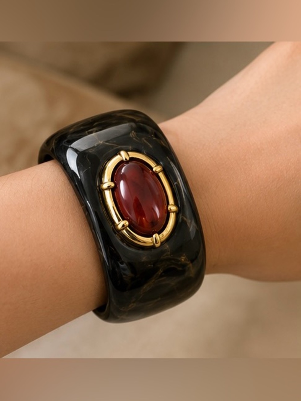 Vintage Black Marbled Resin Cuff Bracelet with Red Cabochon – Gold-Tone Statemen